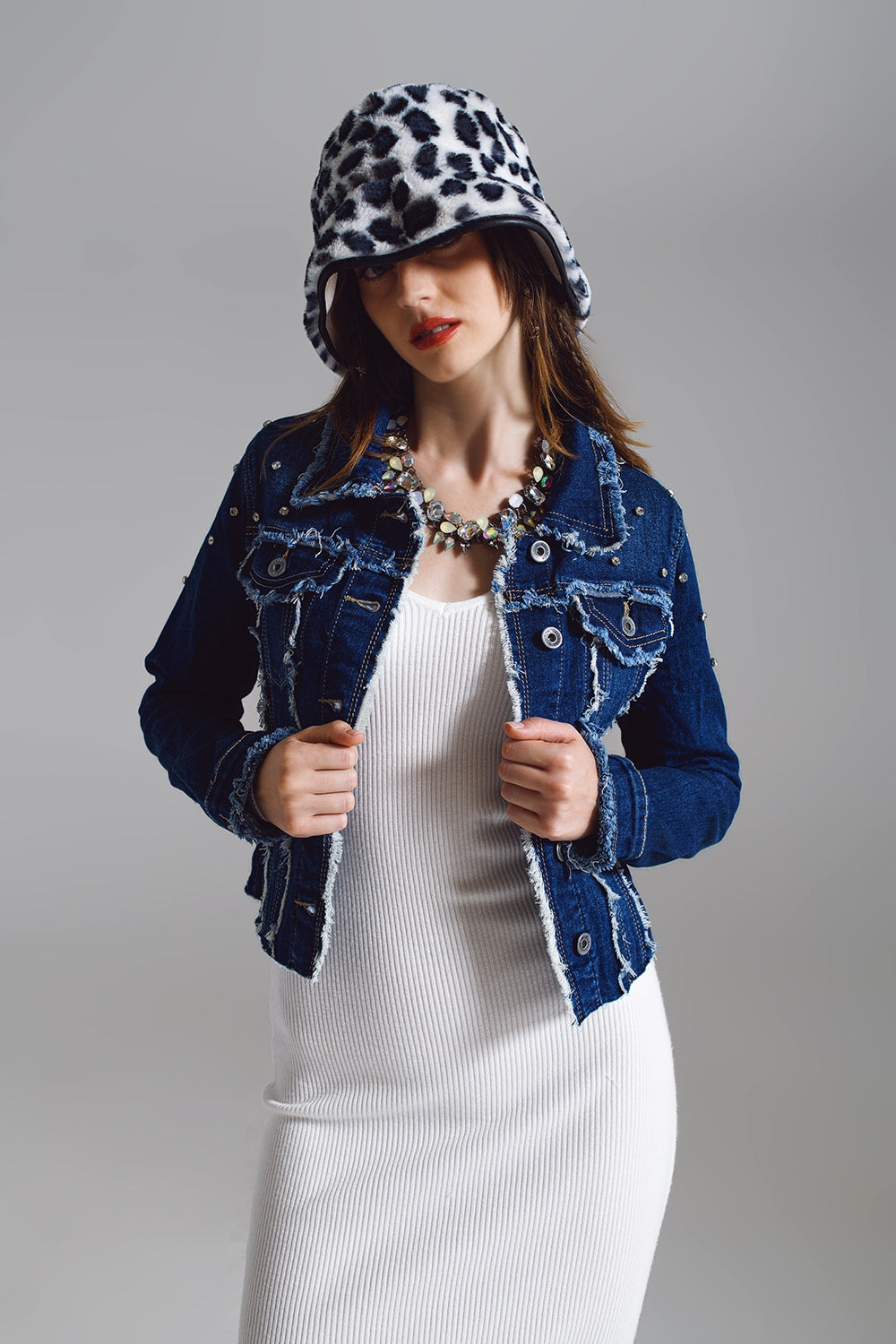 Denim jacket with frayed and embroidered details in Midwash - Jackets