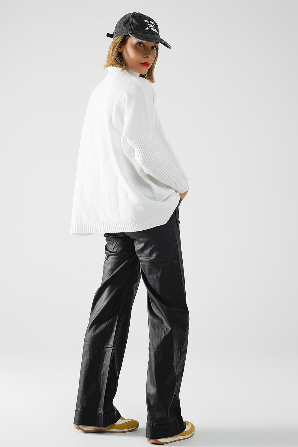 Faux leather pants with wide leg and pocket detail - Trousers