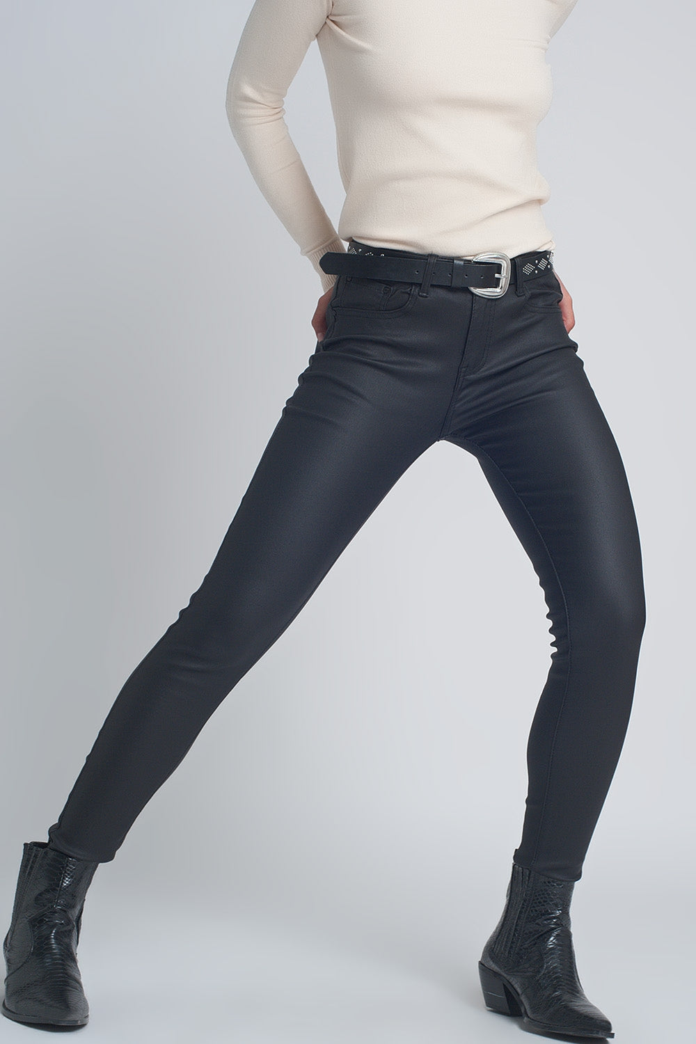 Faux leather skinny trousers in black colour - Trousers