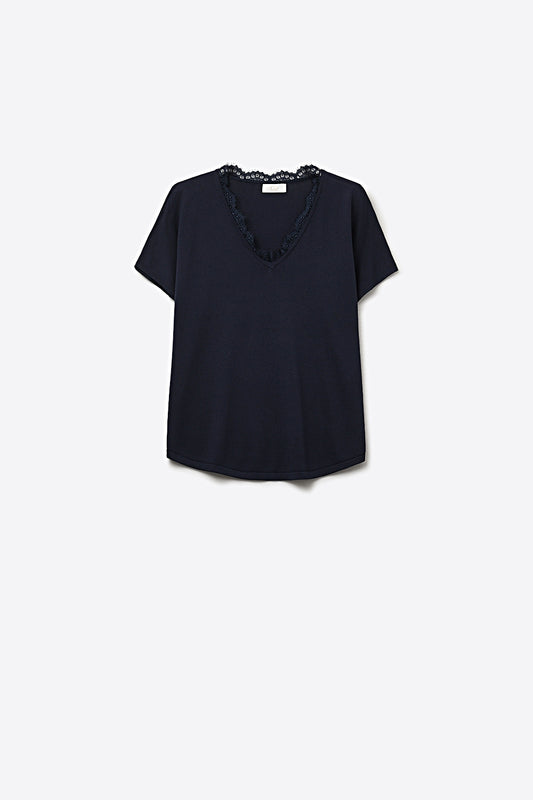 Q2 Fine and soft knit sweater in navy with a stylish lace detail at the neckline