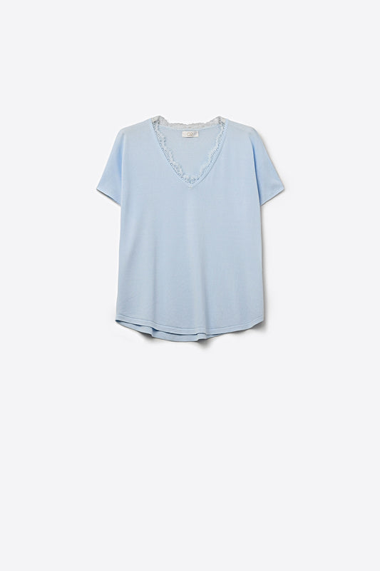Fine and soft knit sweater with V-neck and lace trim in baby blue - T-Shirts