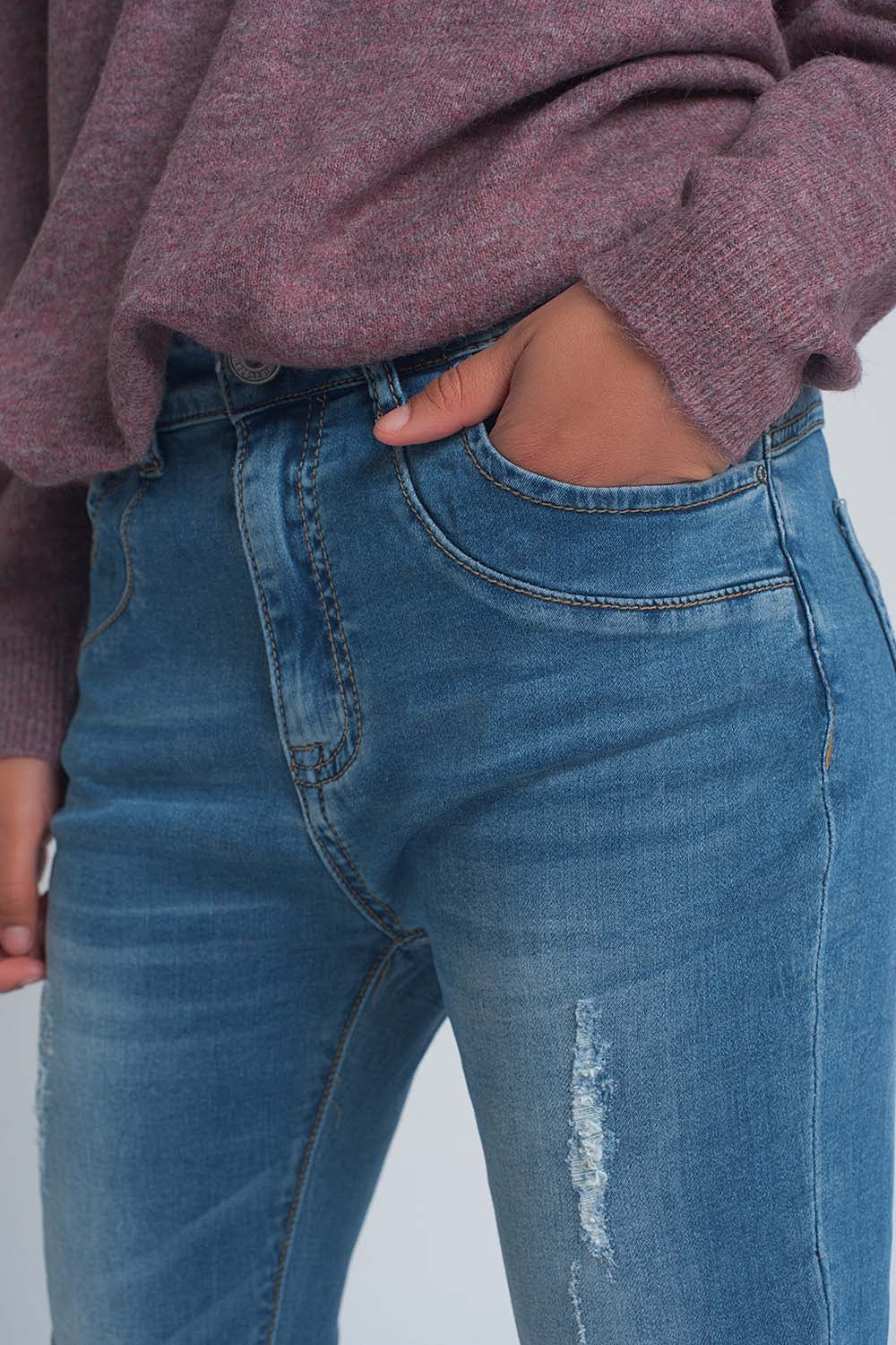 Fine denim ripped boyfriend jean in mid wash - Jeans