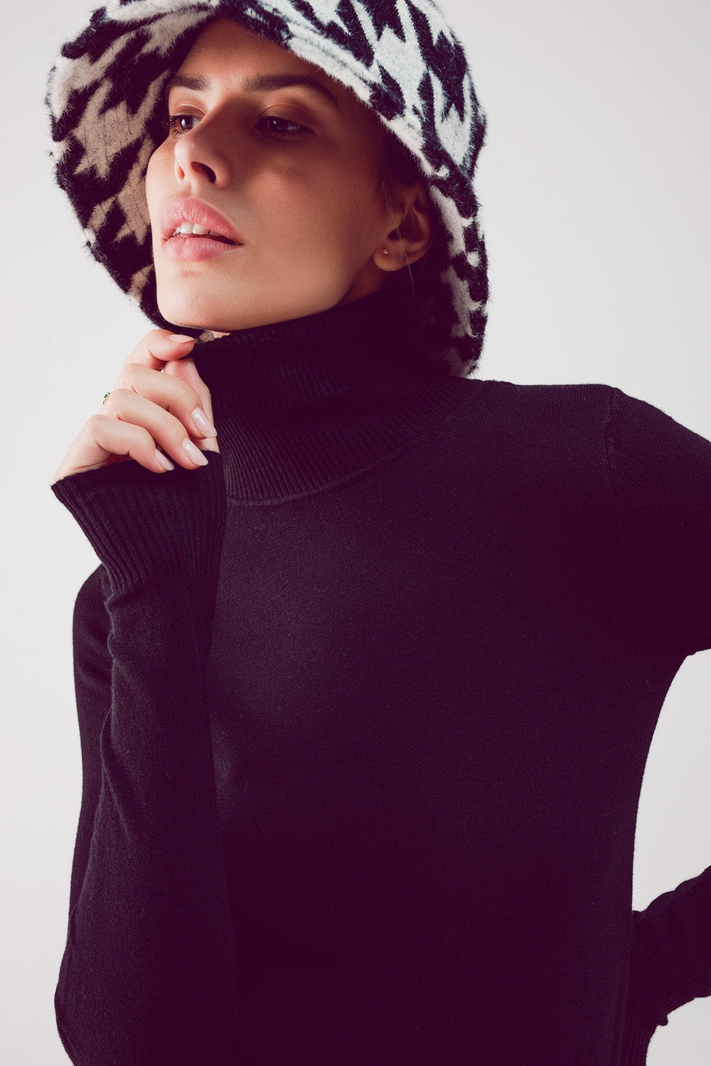 Fine knit high neck jumper in black - Jumpers