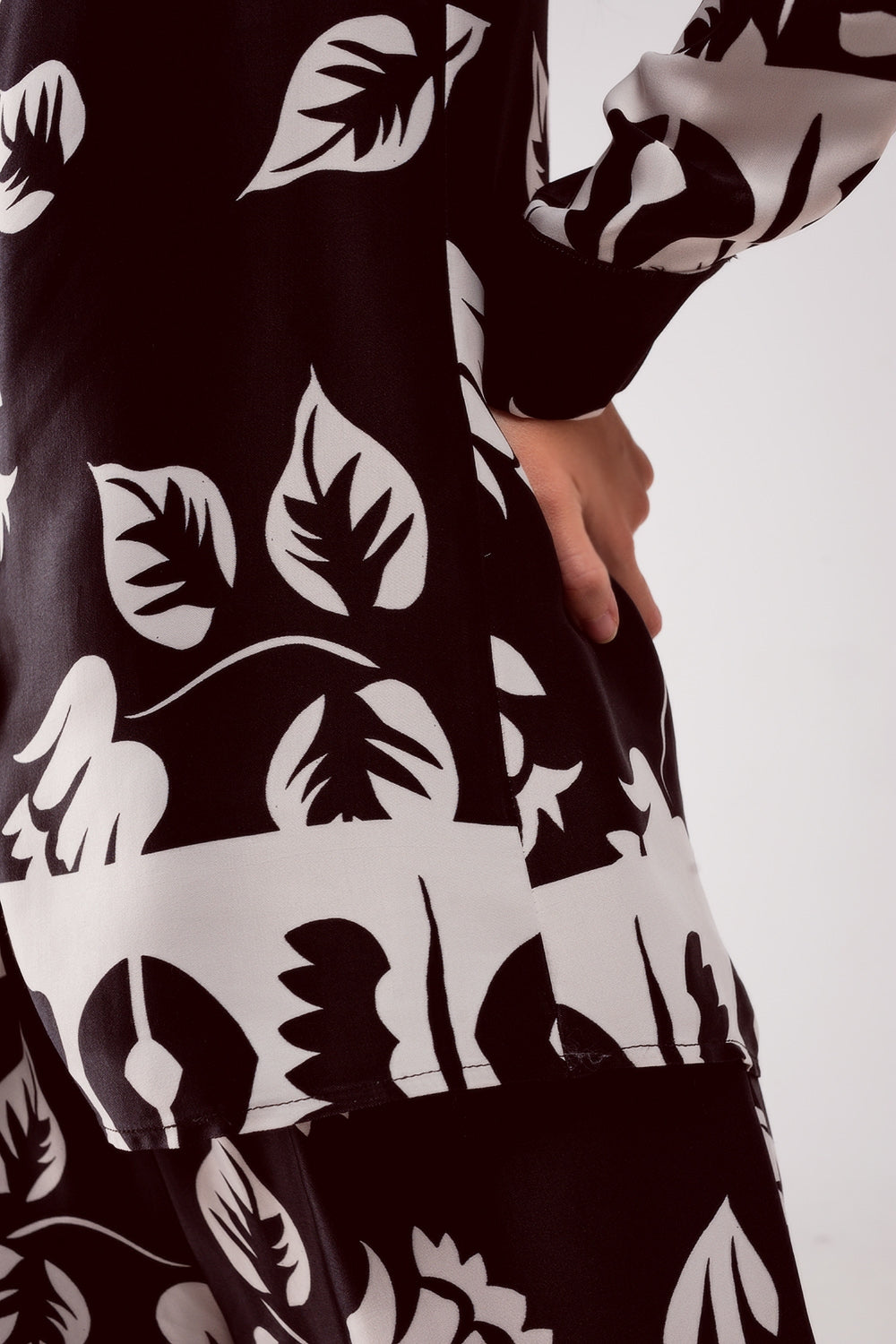 Floral print shirt in black - Shirts