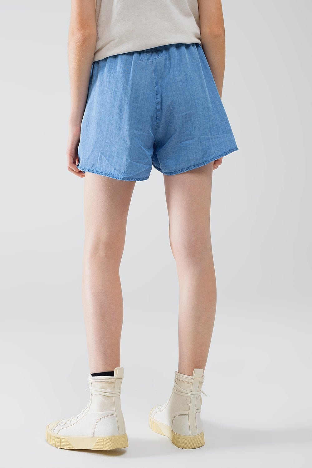 Flowing Tencel Denim Shorts With Side Pockets - Trousers