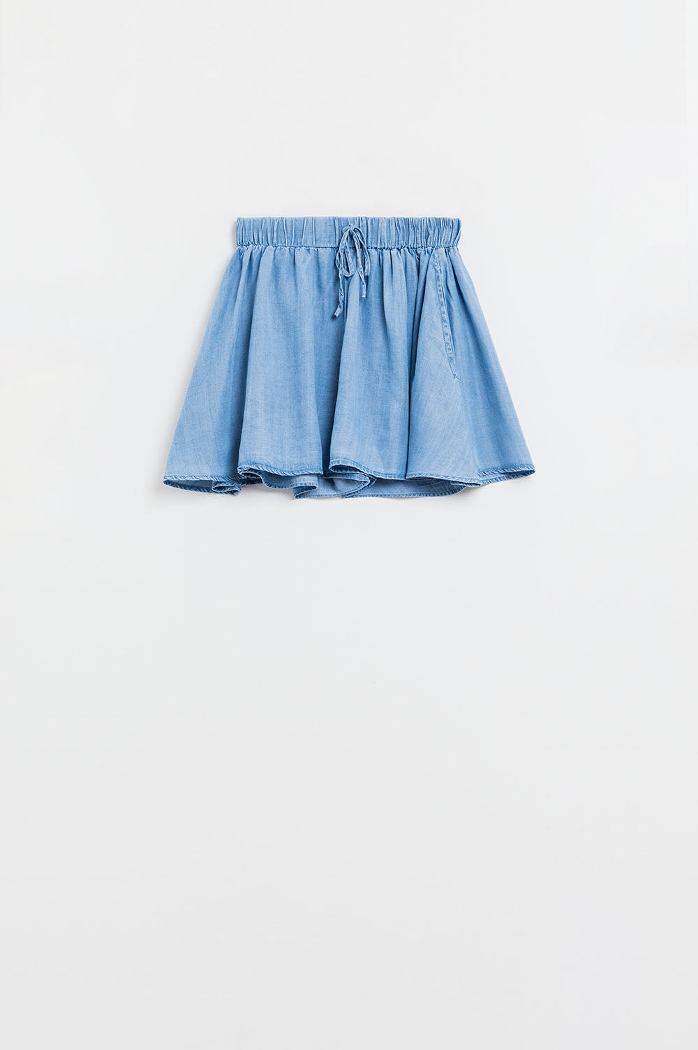 Flowing Tencel Denim Shorts With Side Pockets - Trousers