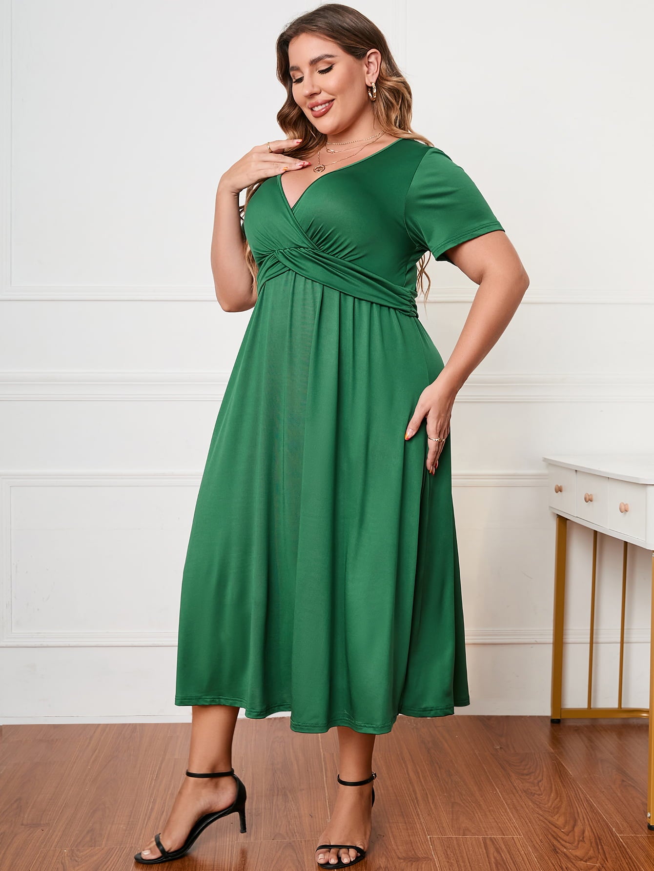 Green Short Sleeve Midi Dress for Curvy Women - Dresses