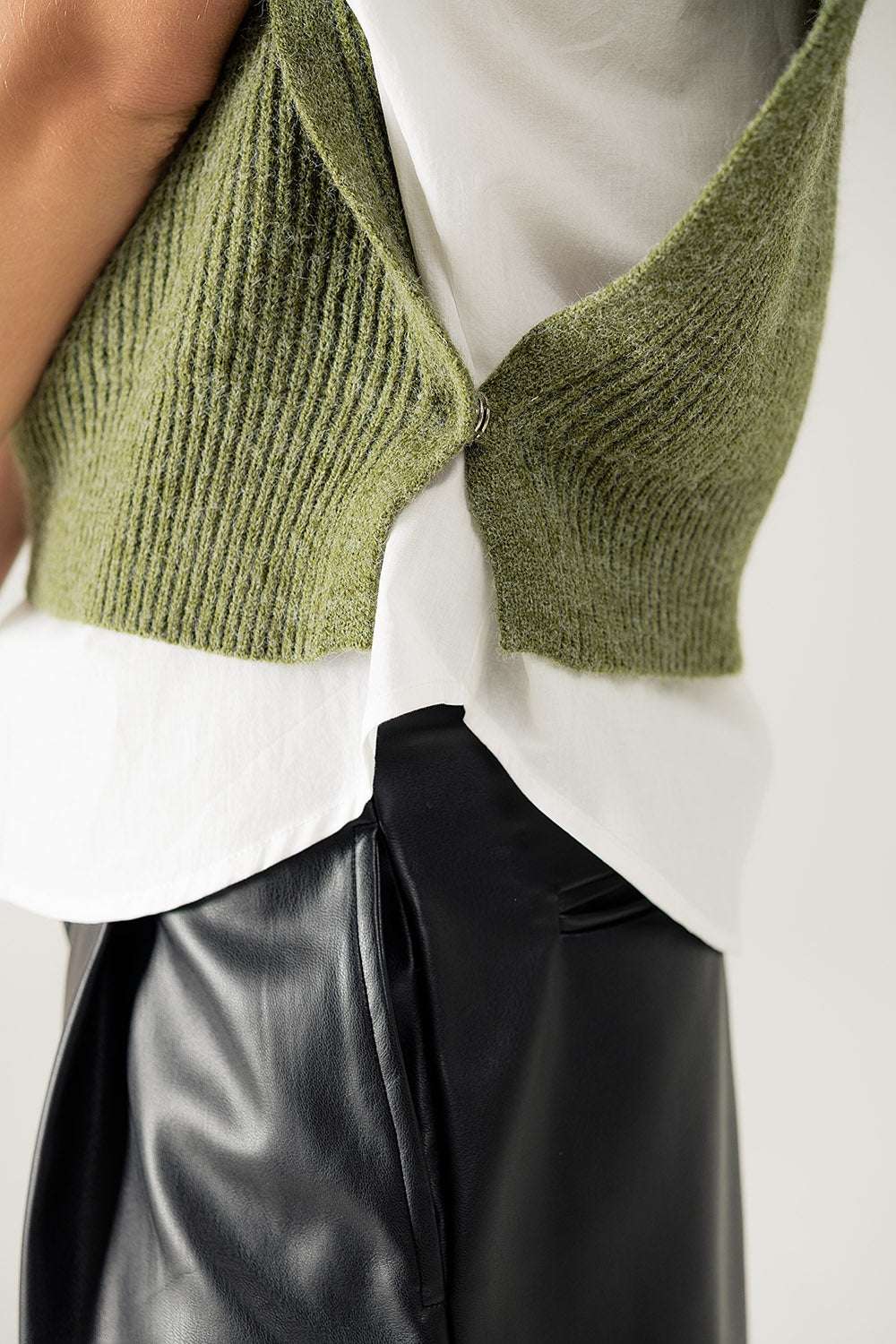 Green sleeveless turtleneck sweater with zipper closure - Jumpers