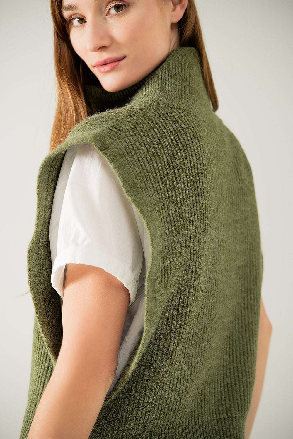 Green sleeveless turtleneck sweater with zipper closure - Jumpers