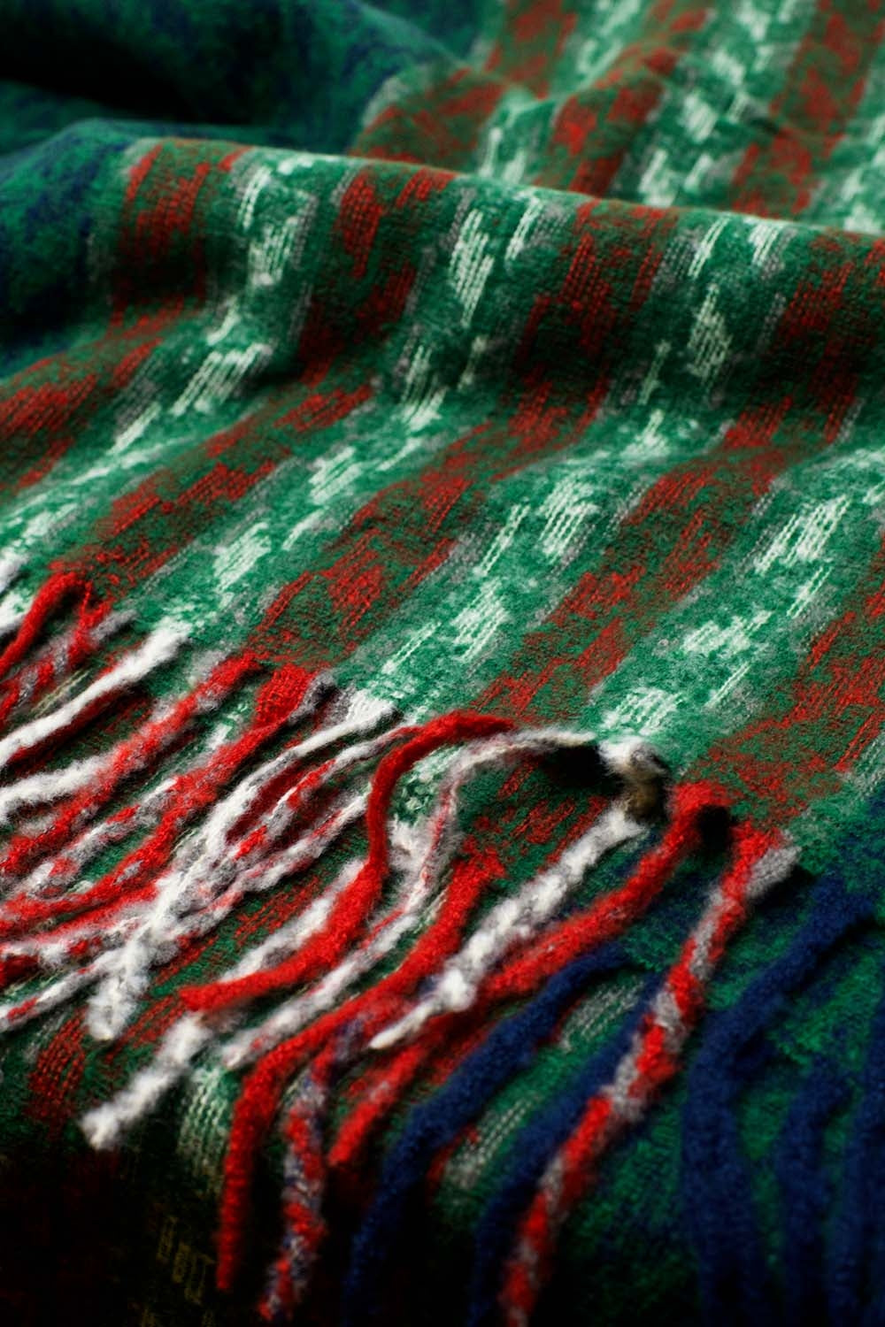 Houndstooth design Scarf in green and red - Scarves
