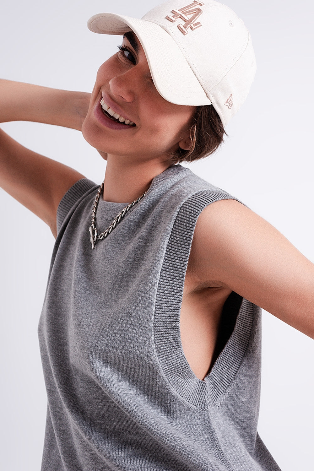 Knitted vest in grey - Jumpers