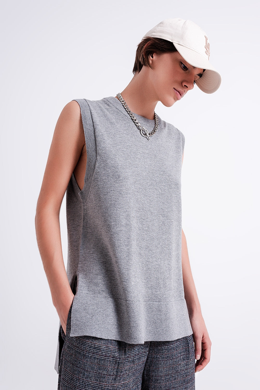 Knitted vest in grey - Jumpers