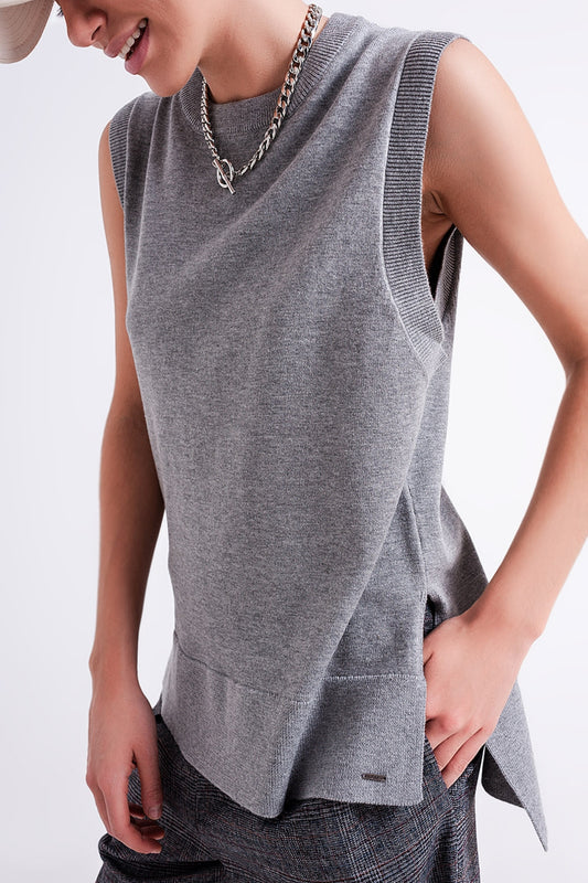 Knitted vest in grey - Jumpers
