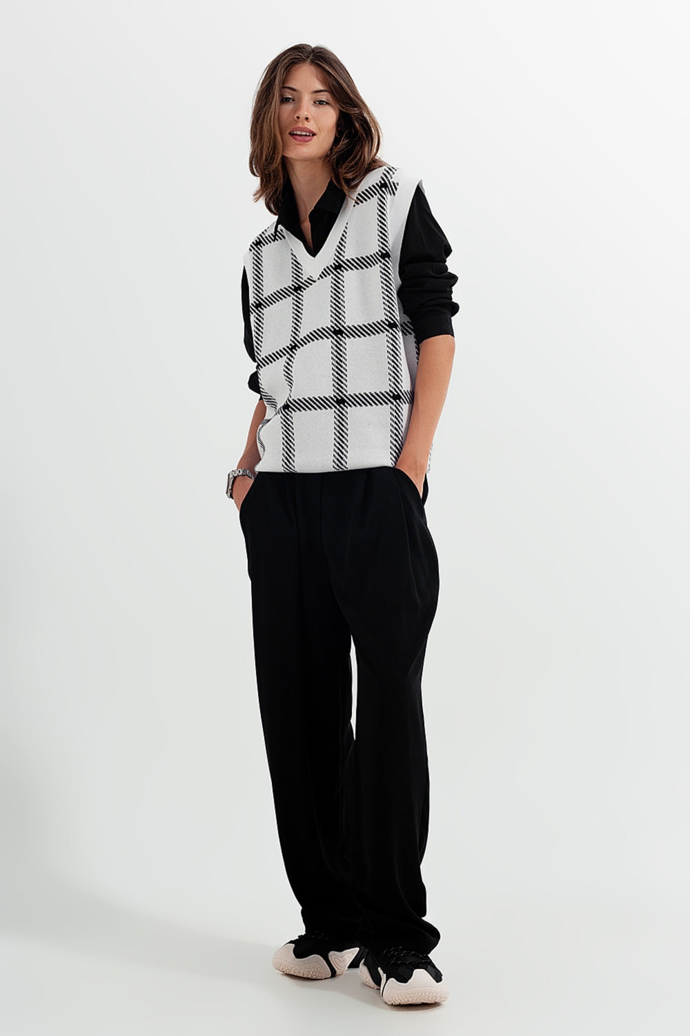 Knitted vest with big crosshatches - Jumpers