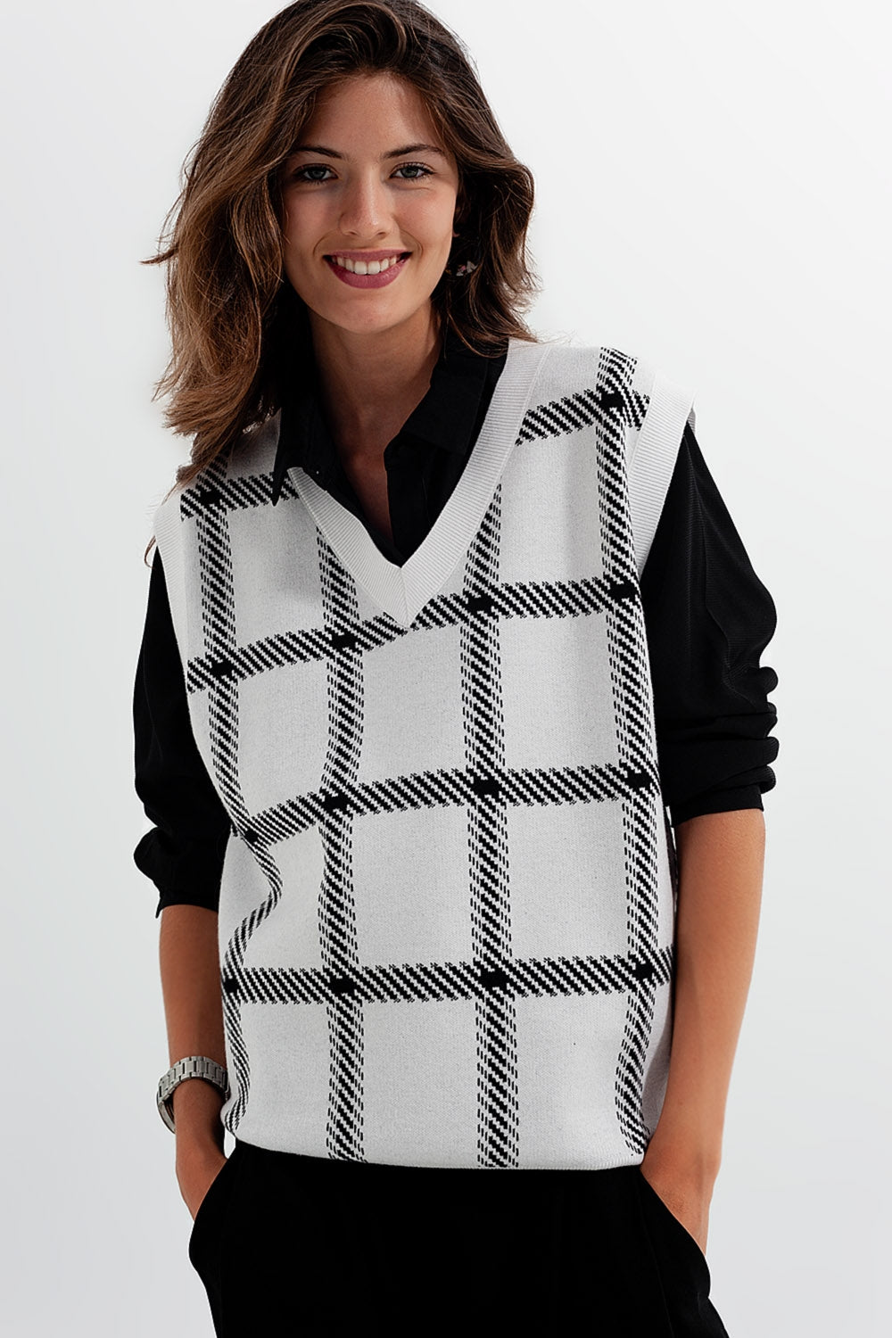 Knitted vest with big crosshatches - Jumpers