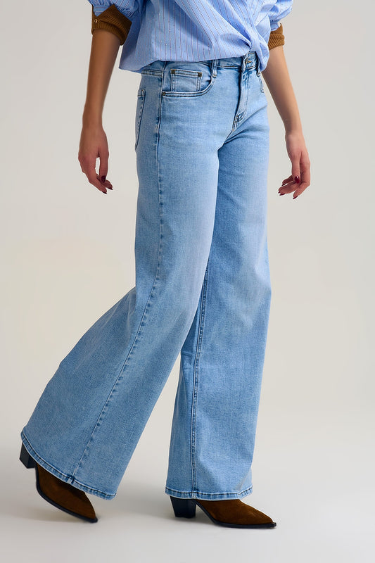Light Wash Wide-Leg Jeans in Stretch Denim - Jeans