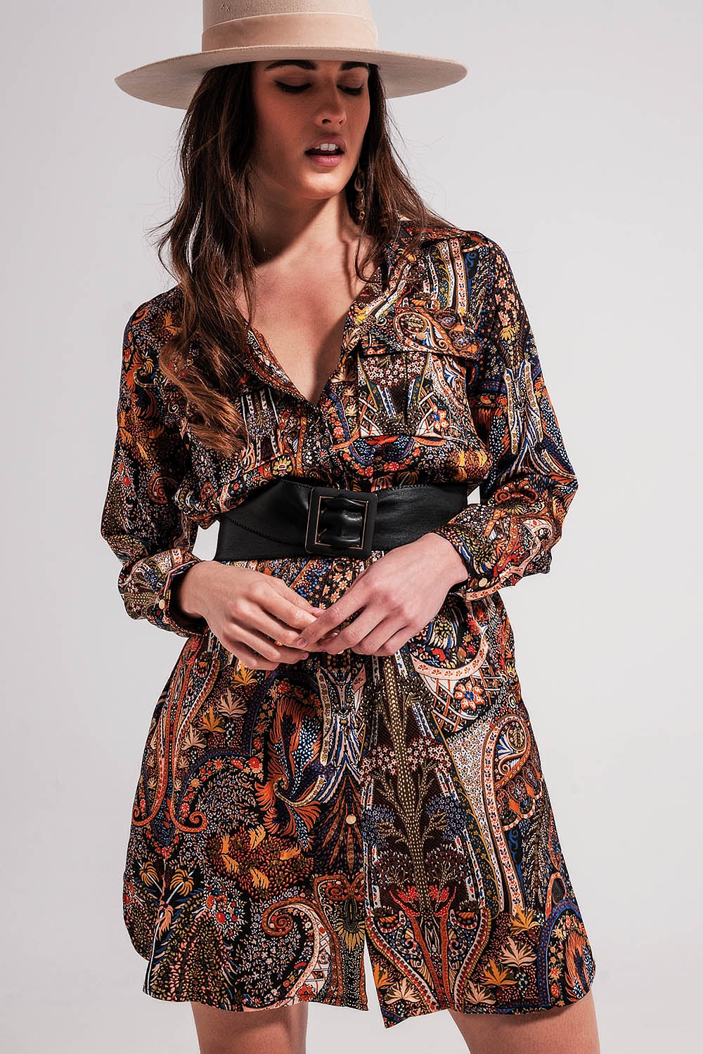 Long Sleeve paisley mini Dress in black - Dresses