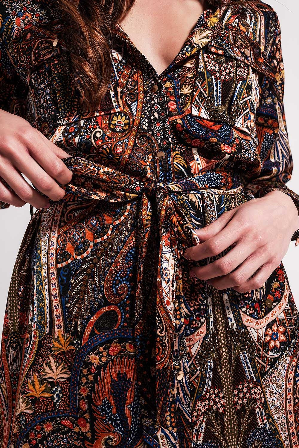Long Sleeve paisley mini Dress in black - Dresses