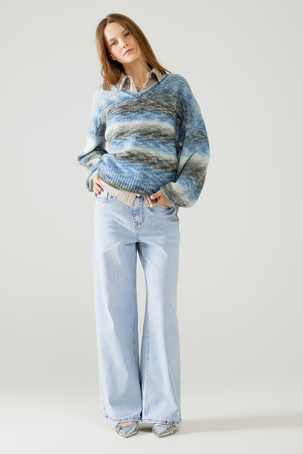 Loose V-neck sweater with blue and grey stripes - Jumpers