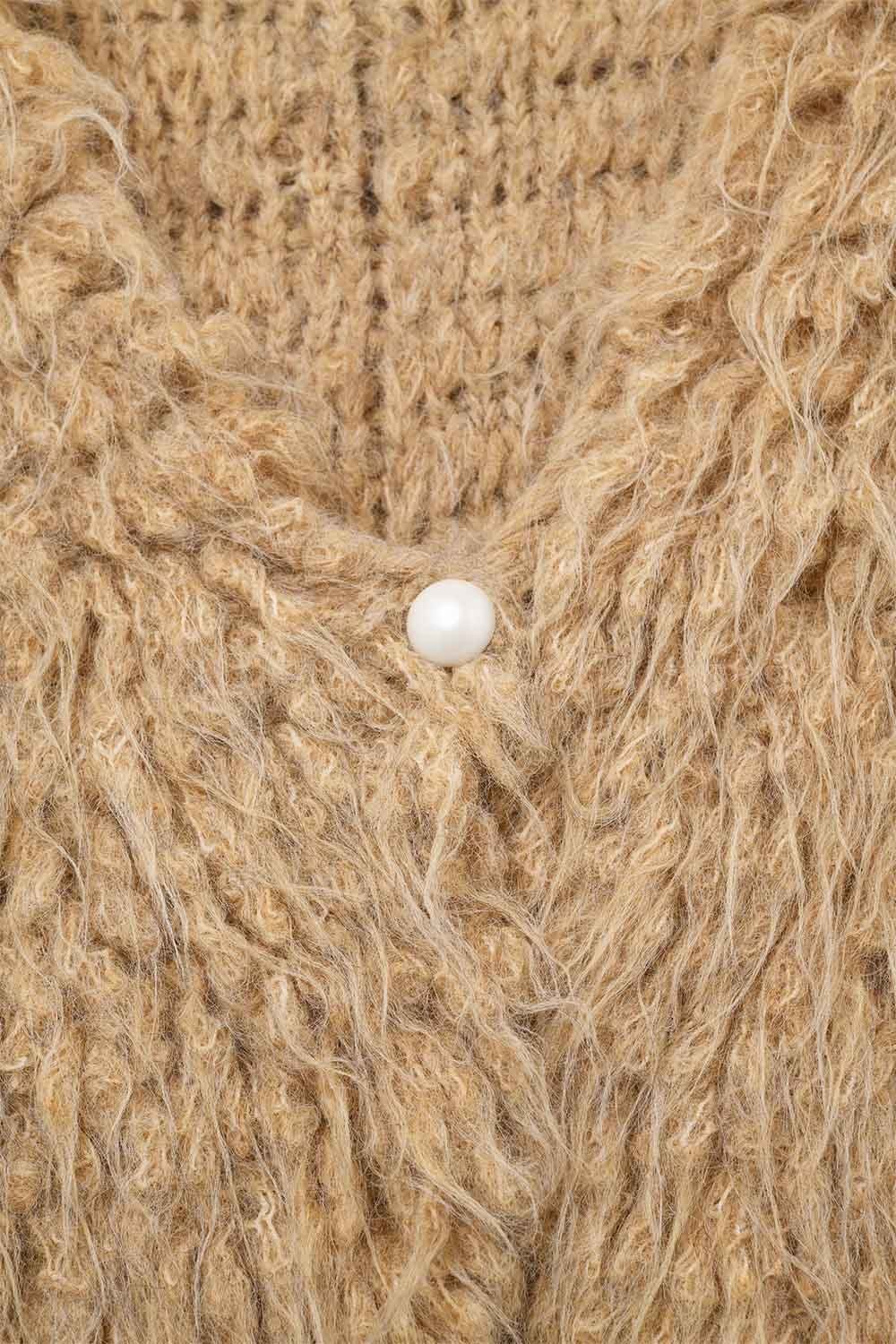 Luxurious vest with beige long-haired texture -