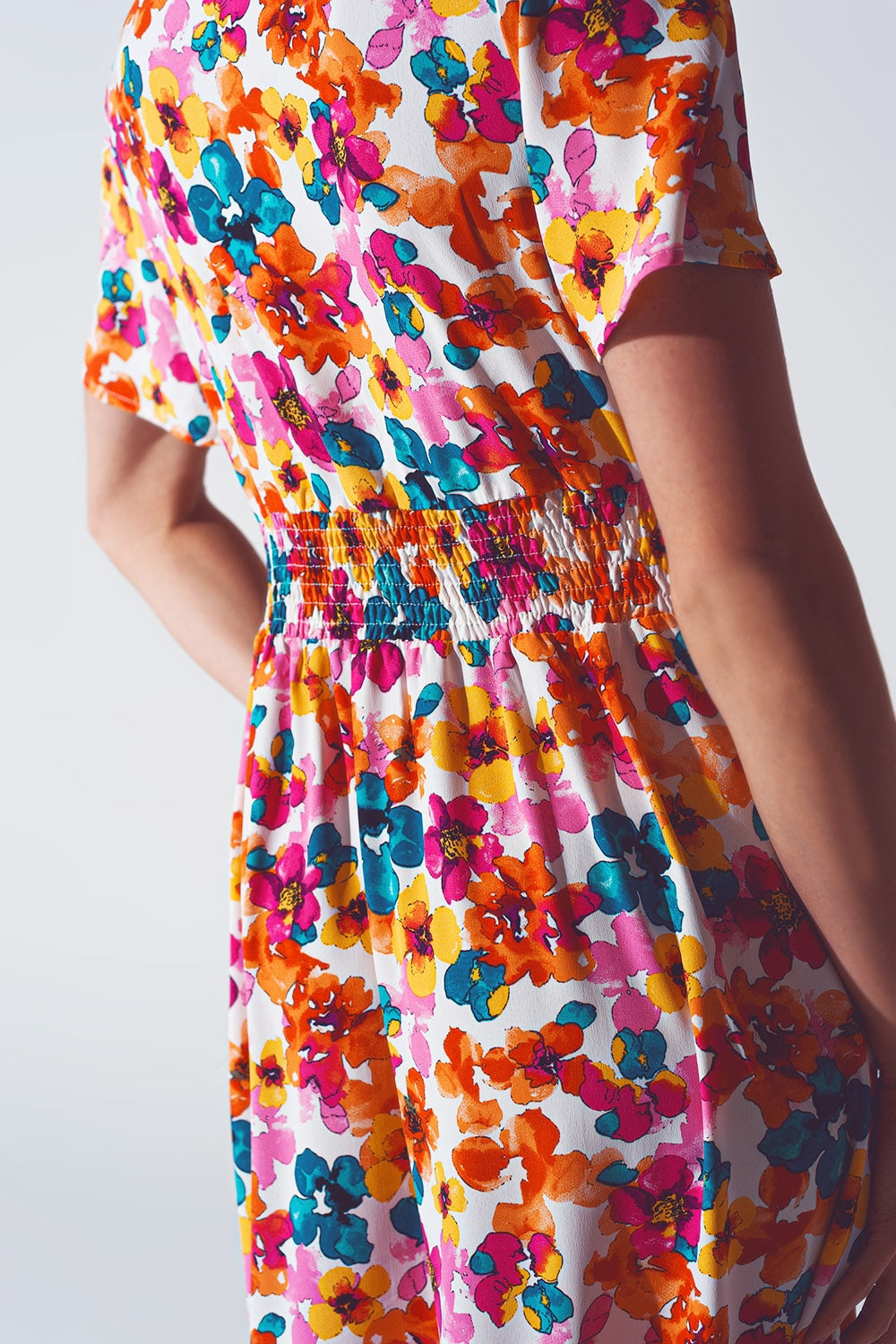 Midi Cinched In Wist Dress In Multicolot Floral Print - Dresses