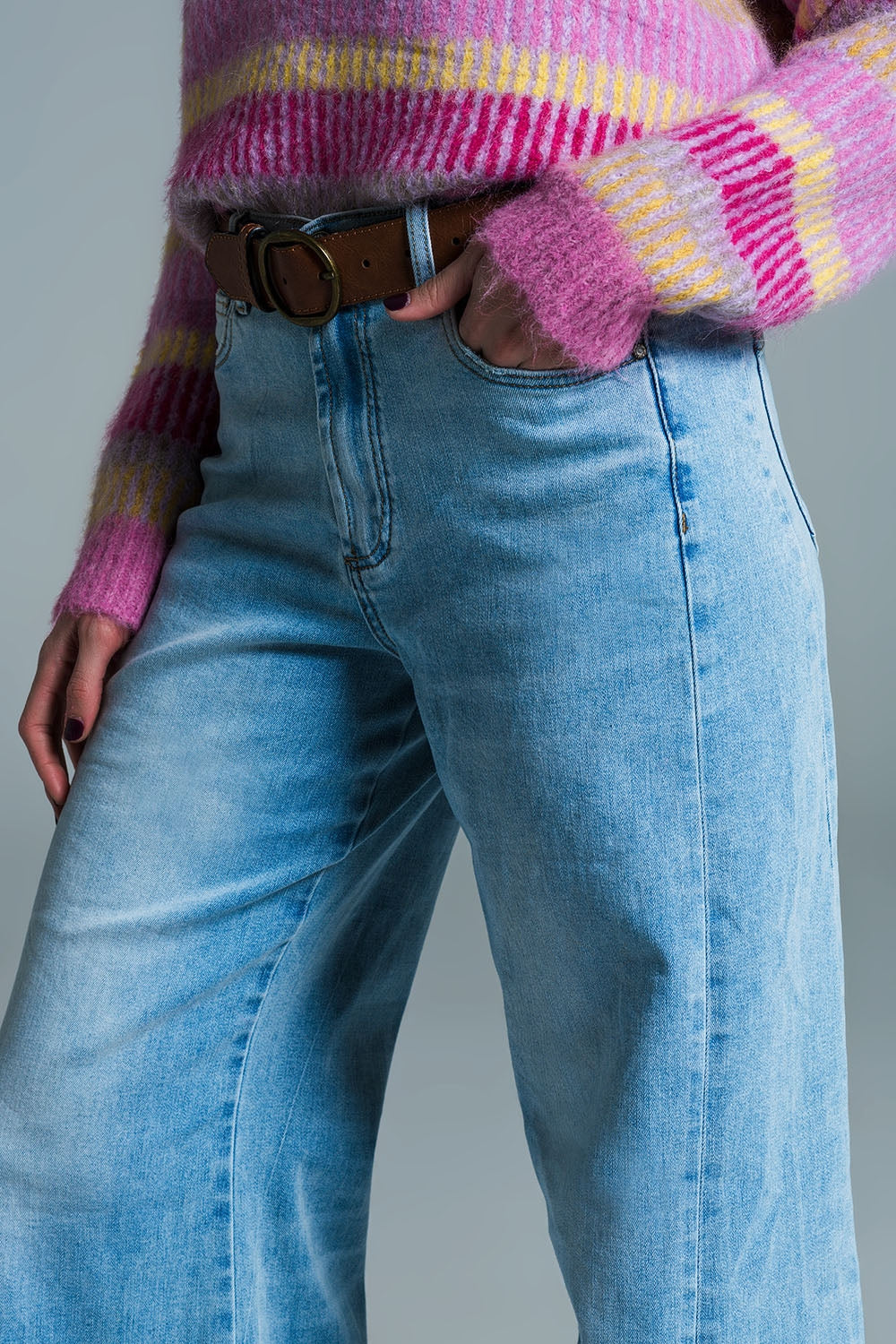 Mom Style Wide Leg Light Wash Jeans - Jeans