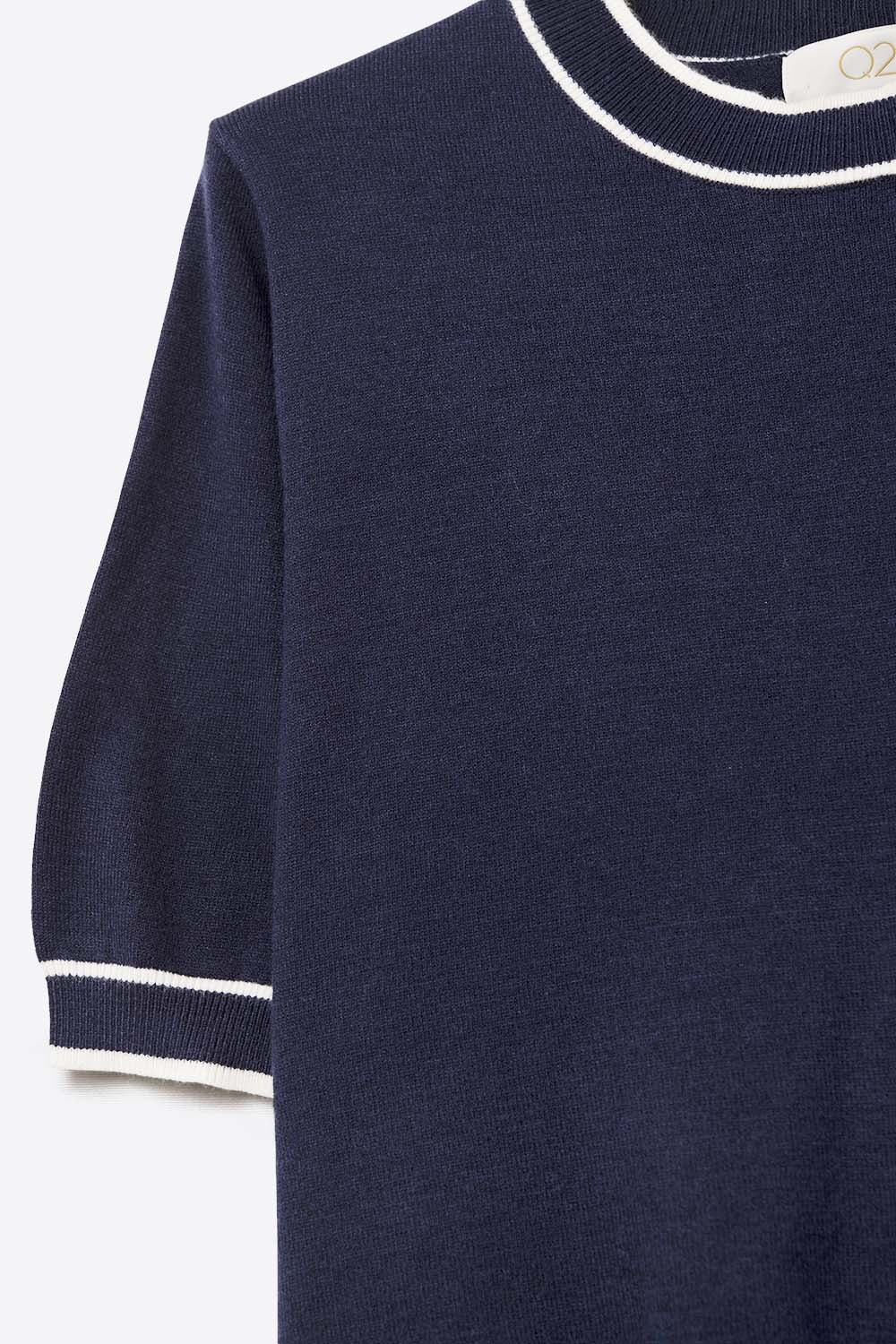 Navy short sleeve sweater with white line detail -