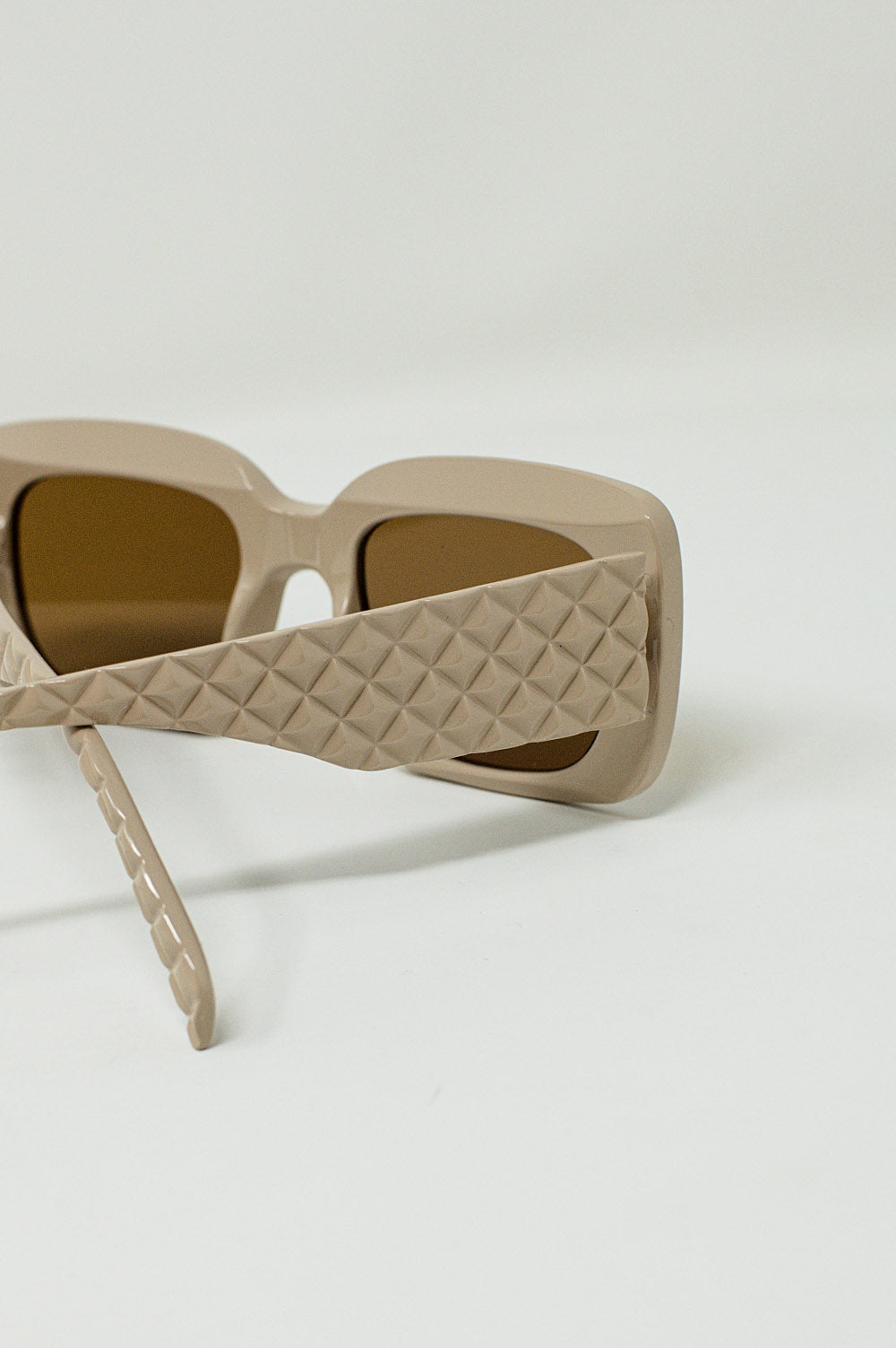 Oval Sunglasses With Smoke Lens In Beige - Sunglasses