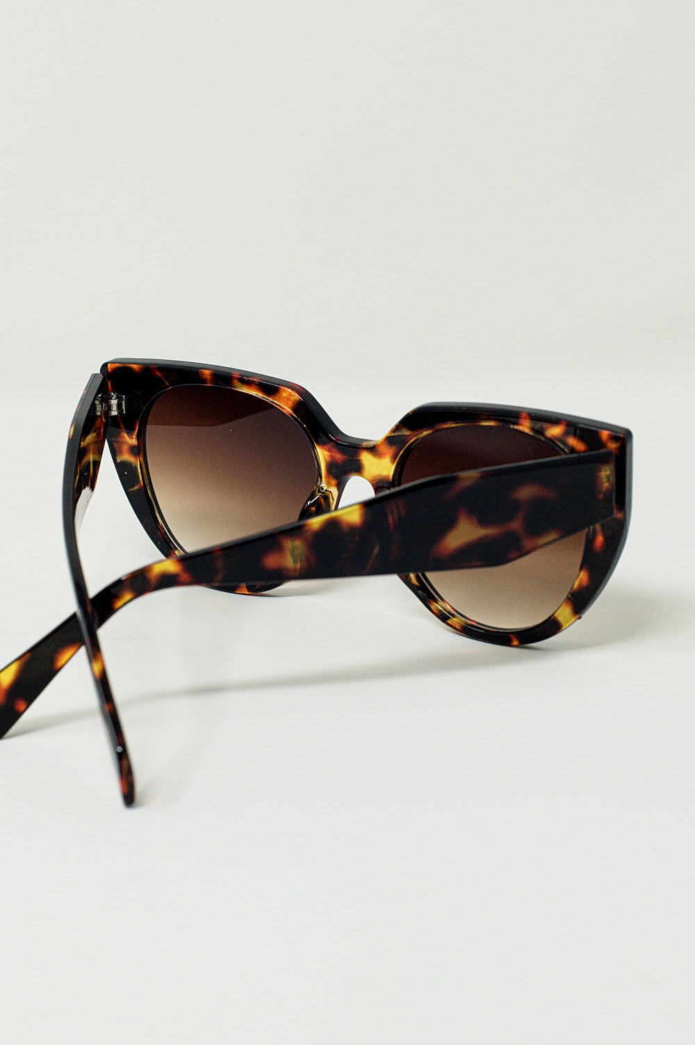 Oversized Cat Eye Sunglasses With Wide Rim in Tortoise Shell - Sunglasses