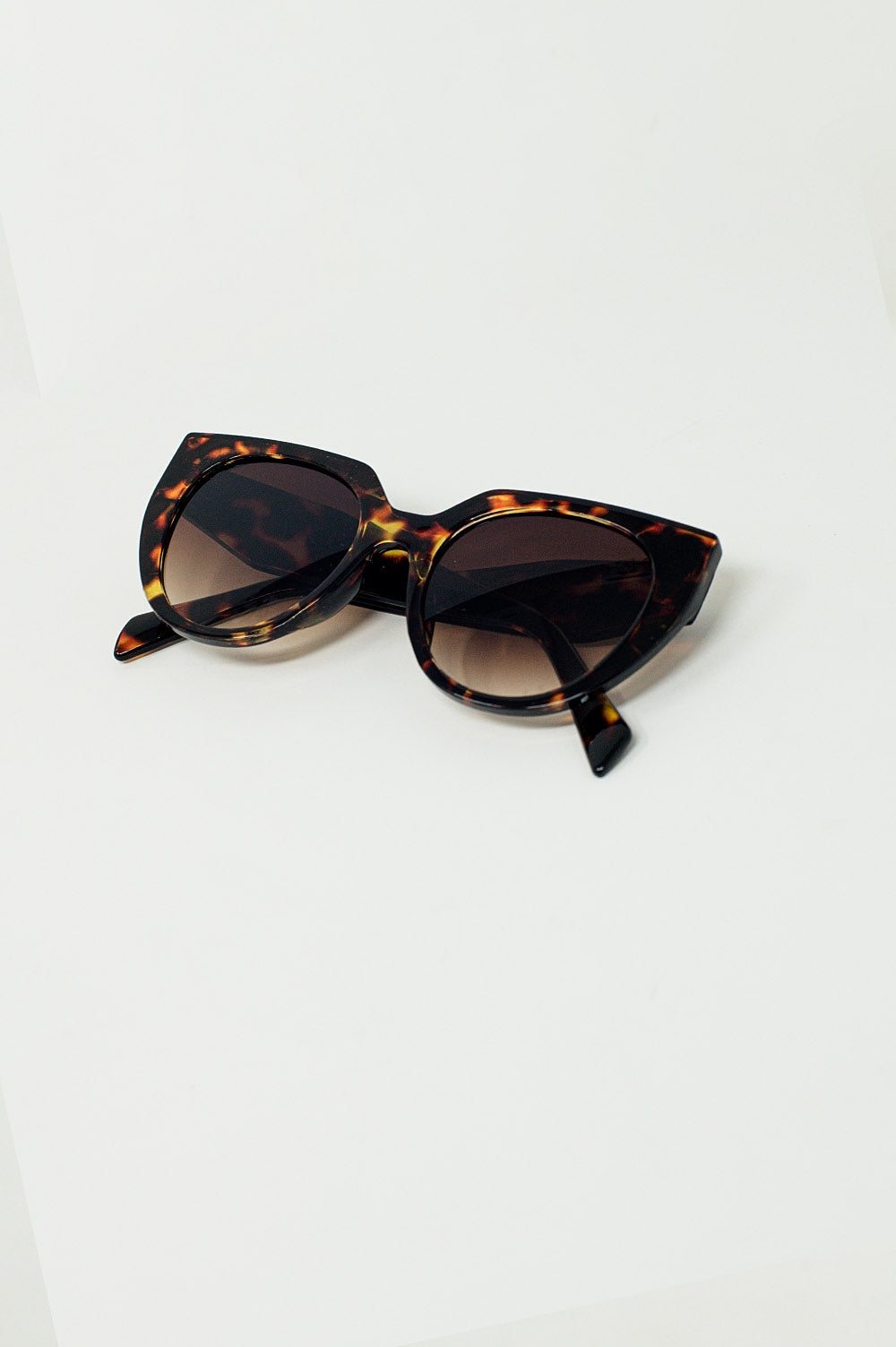 Oversized Cat Eye Sunglasses With Wide Rim in Tortoise Shell - Sunglasses