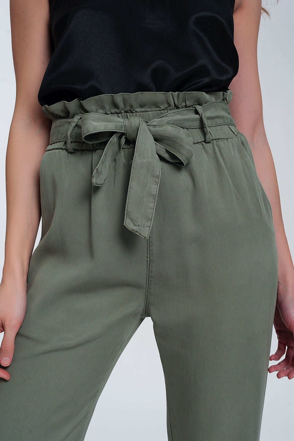 Pants with tie waist in green - Trousers