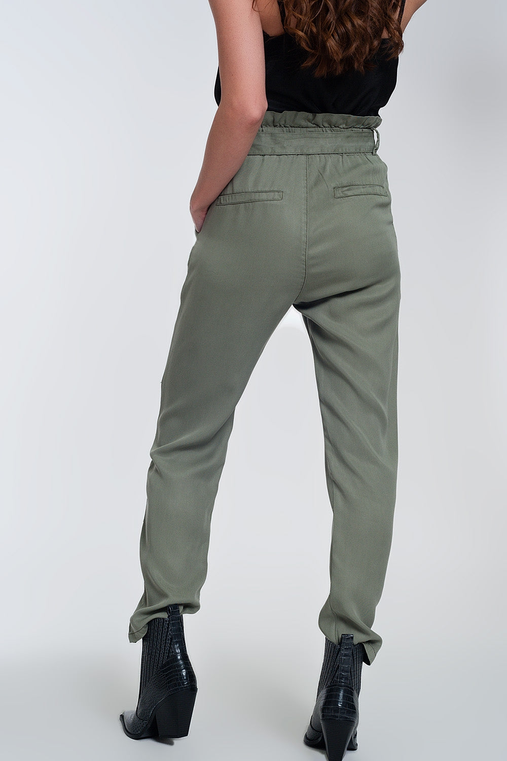 Pants with tie waist in green - Trousers