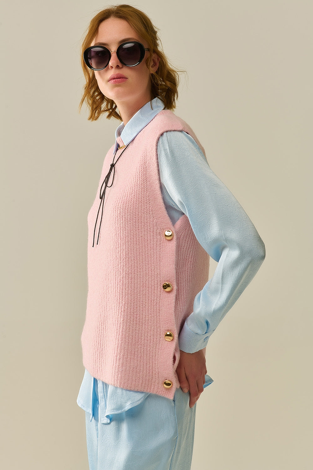 Pink sleeveless sweater with gold buttons - Jumpers