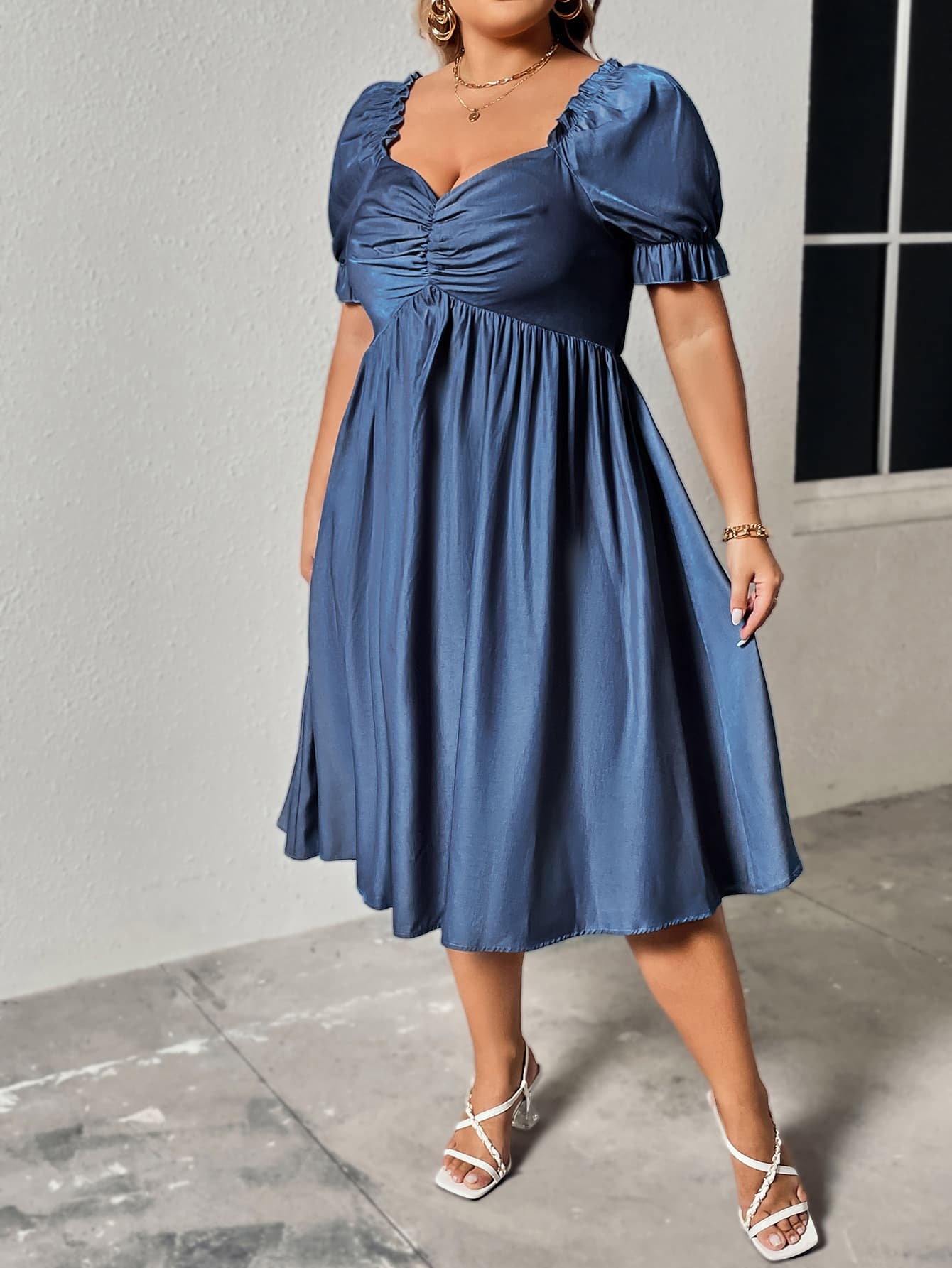 Plus Size Ruched Sweetheart Neck Dress -