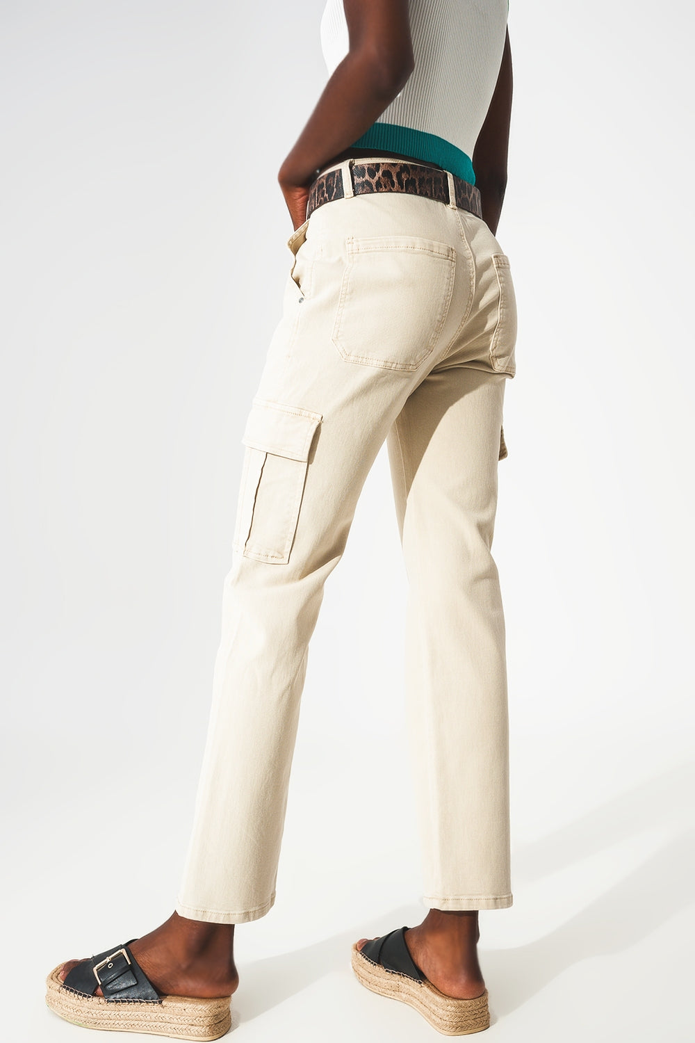 Relaxed cargo pants in beige - Jeans