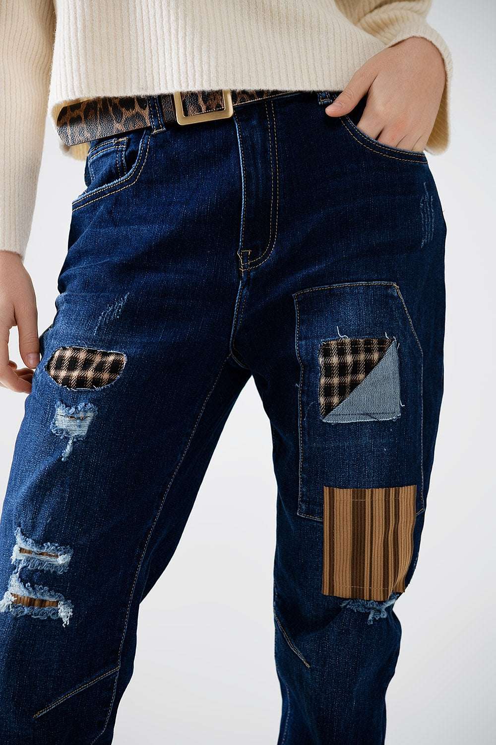 relaxed denim with patches - Jeans