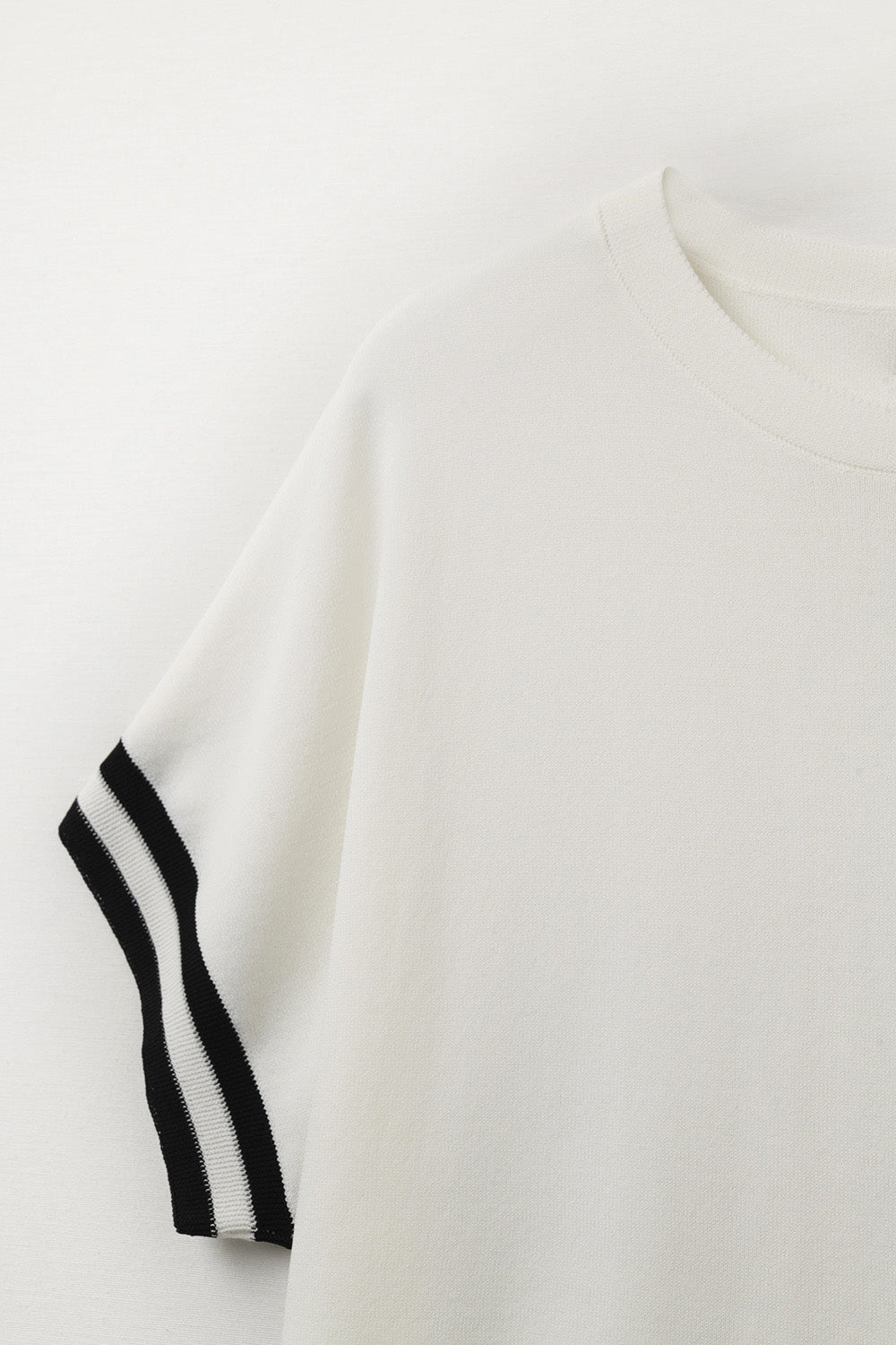relaxed fit Sweater In White with black contrast detail - T-shirts