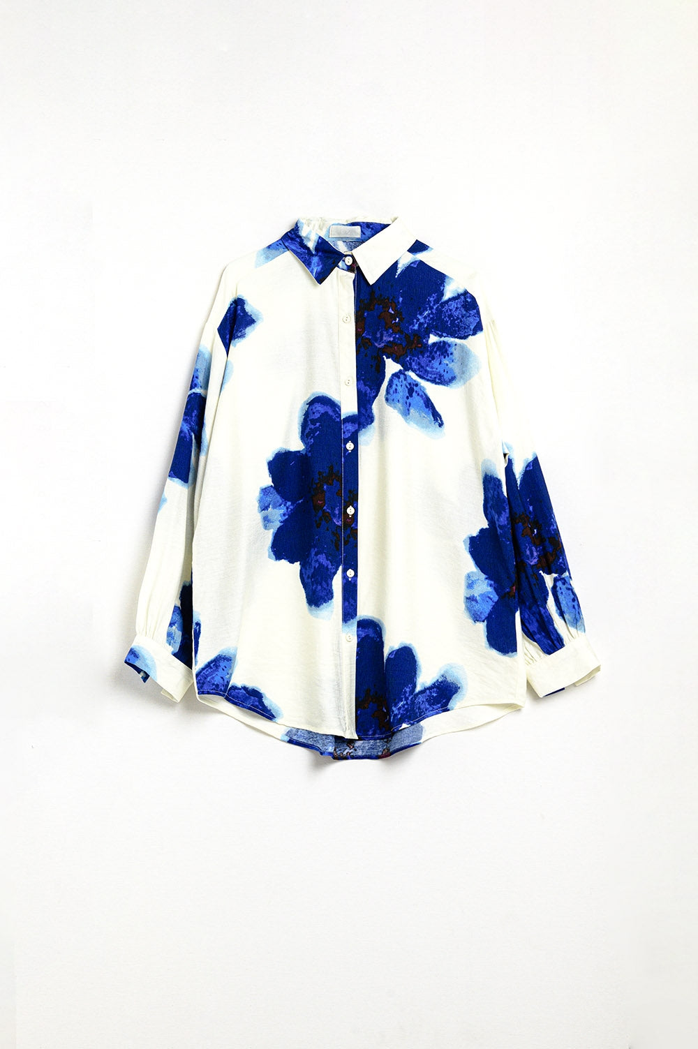 Relaxed Shirt in white With Blue Tropical Flower Print - Shirts