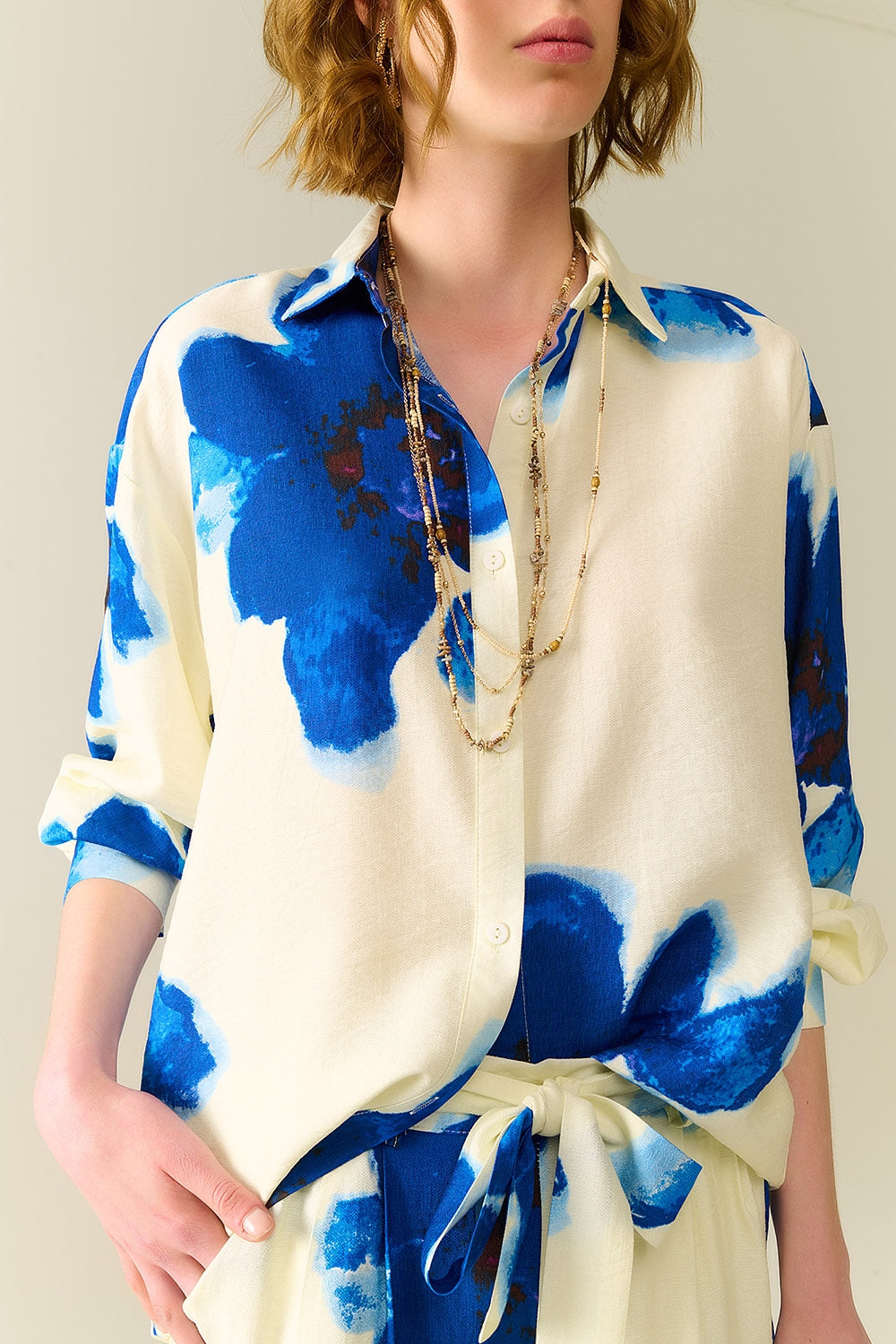 Relaxed Shirt in white With Blue Tropical Flower Print - Shirts