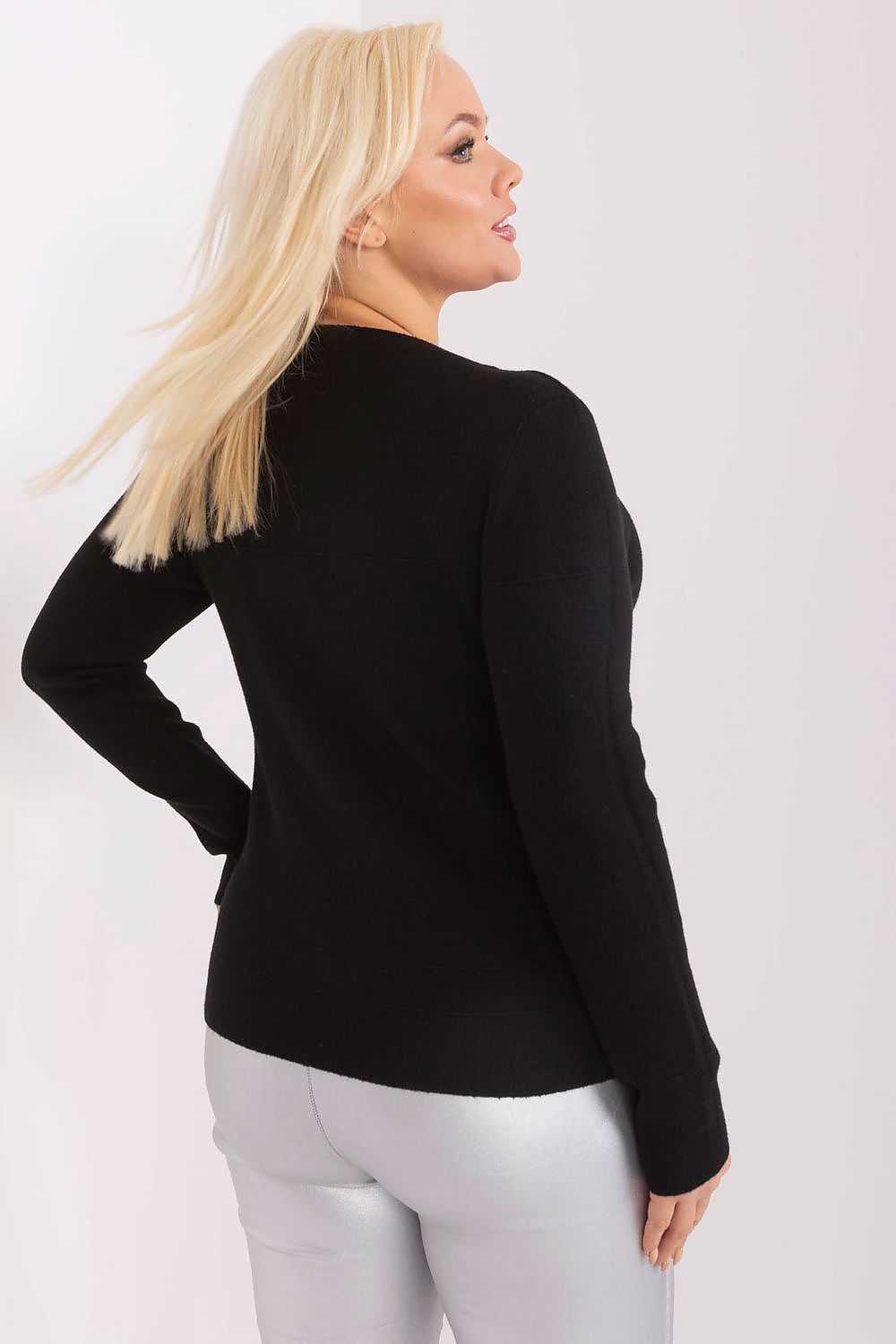 Factory Price Round Neck Plus Size Jumper with Pom Pom -