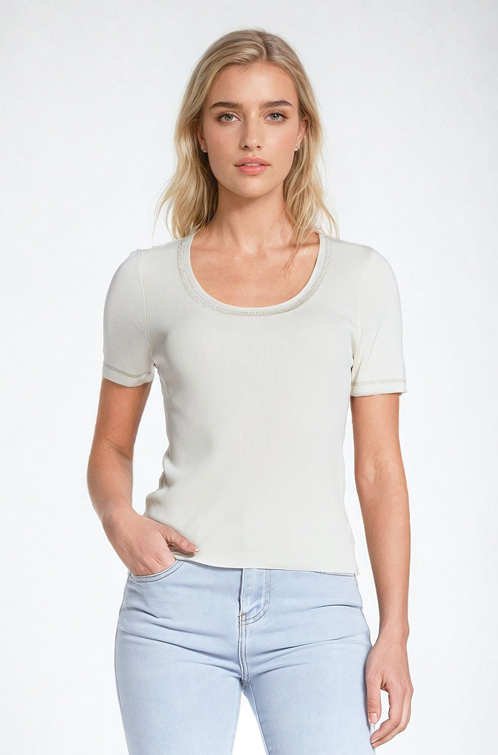 Short Sleeve sweater In beige With Silver Seam at Round Neck - T-shirts