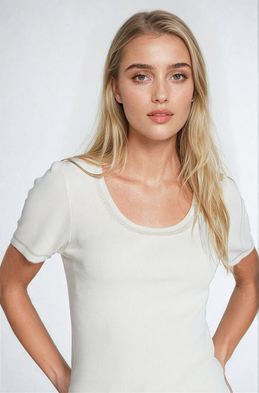 Short Sleeve sweater In beige With Silver Seam at Round Neck - T-shirts