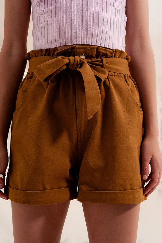 Shorts with belted waist in camel - Trousers