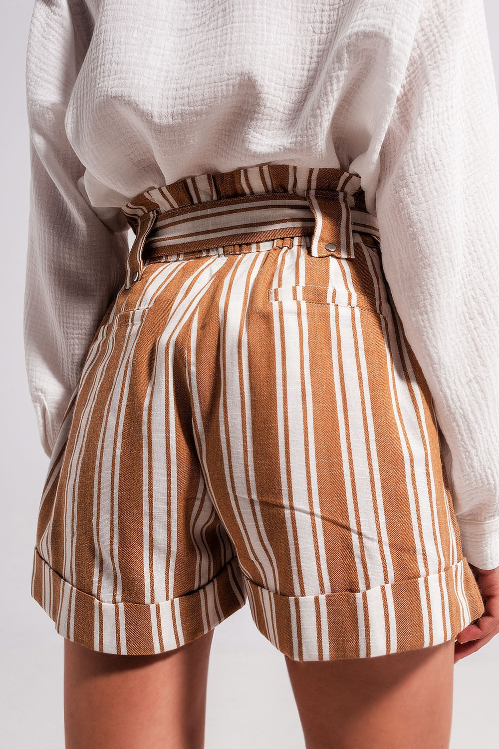 Shorts with paperbag waist in beige - Trousers
