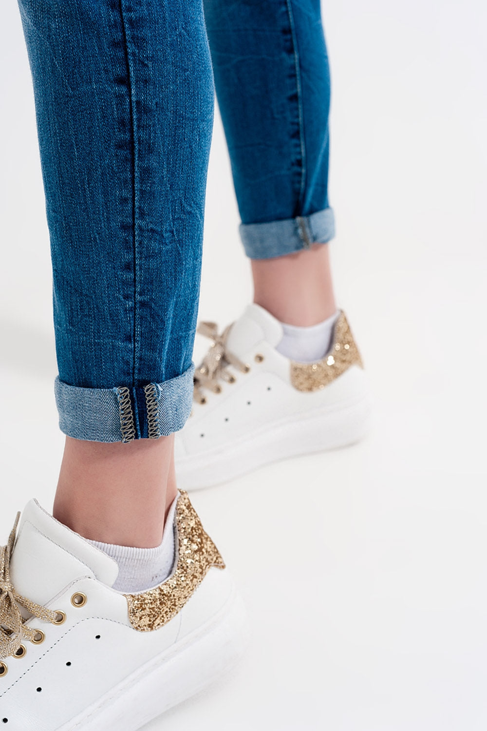 Skinny jeans in wash blue with abrasions - Jeans