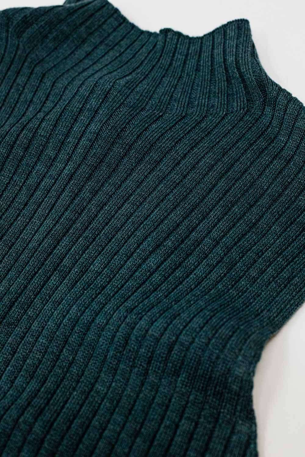 Sleeveless fine knit wool sweater in green - Jumpers