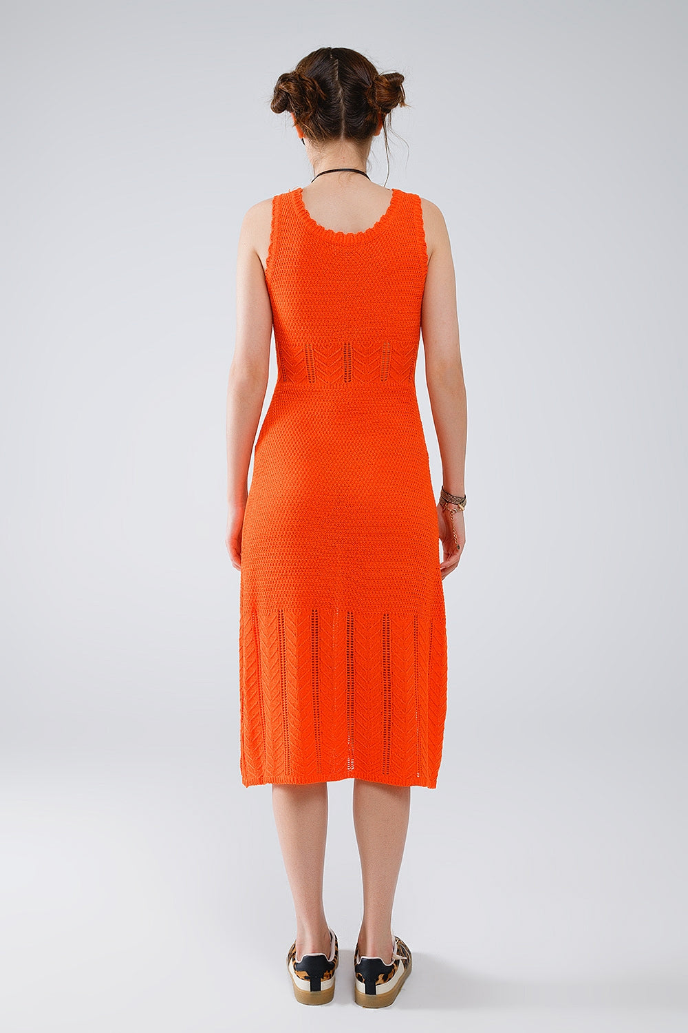 Sleeveless orange knit midi dress with round neck - Dresses