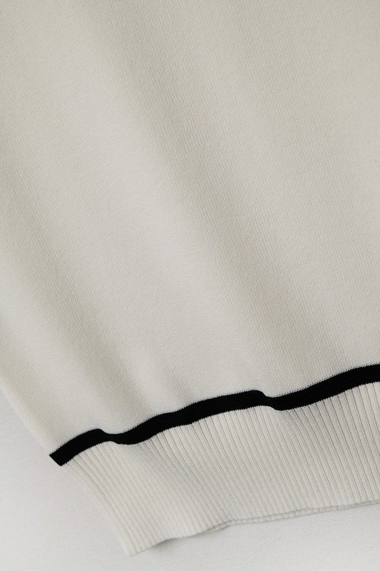 Sleeveless Sweater In White Featuring Black Lines On The Outside - Tops