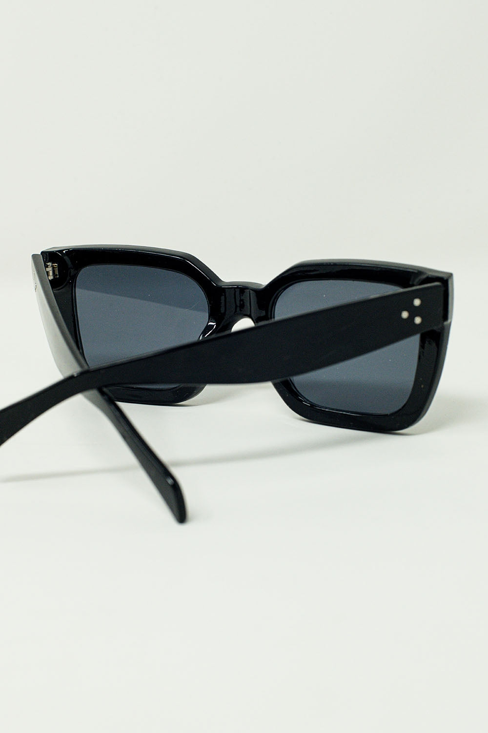 Squared Sunglasses With Dark Lenses in Black - Sunglasses