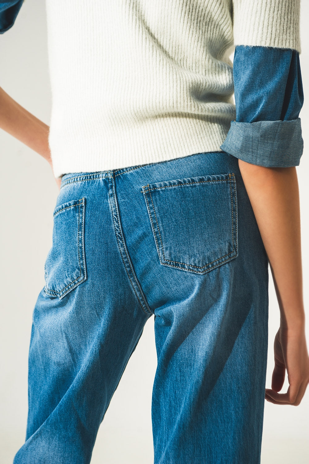 Straight leg jeans with darts at the waist in medium blue - Jeans